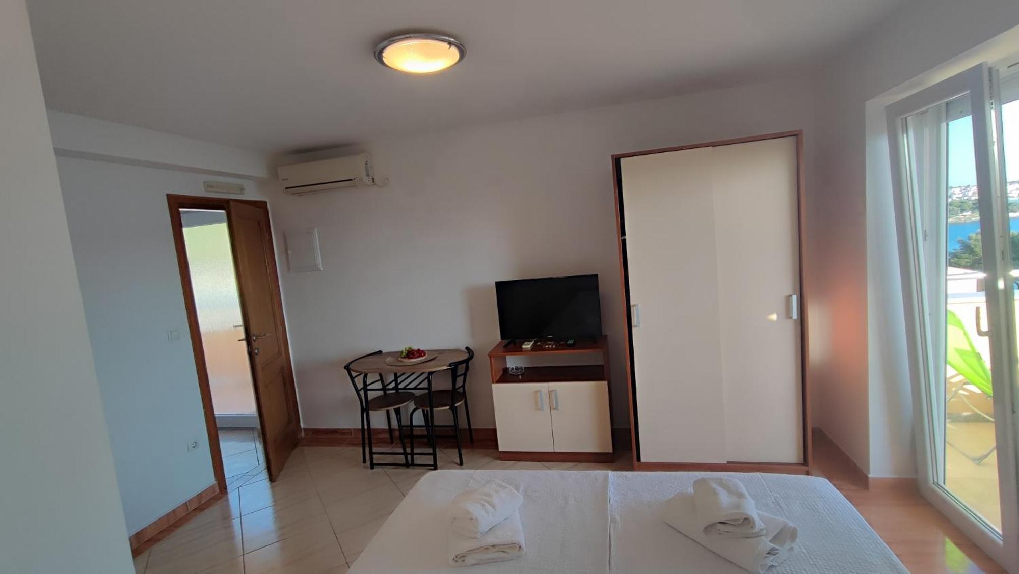 Villa Penava, Private Beach, Pool And 7Min To Trogir Quarto foto